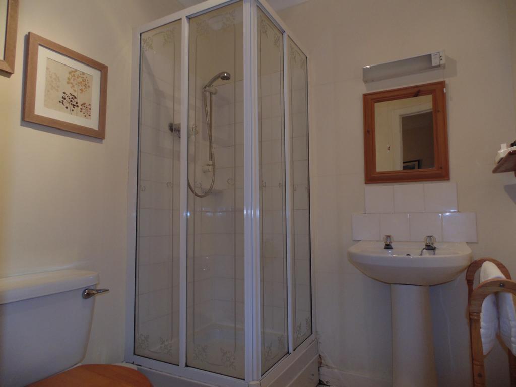 אדינבורו Cedar Inn חדר תמונה