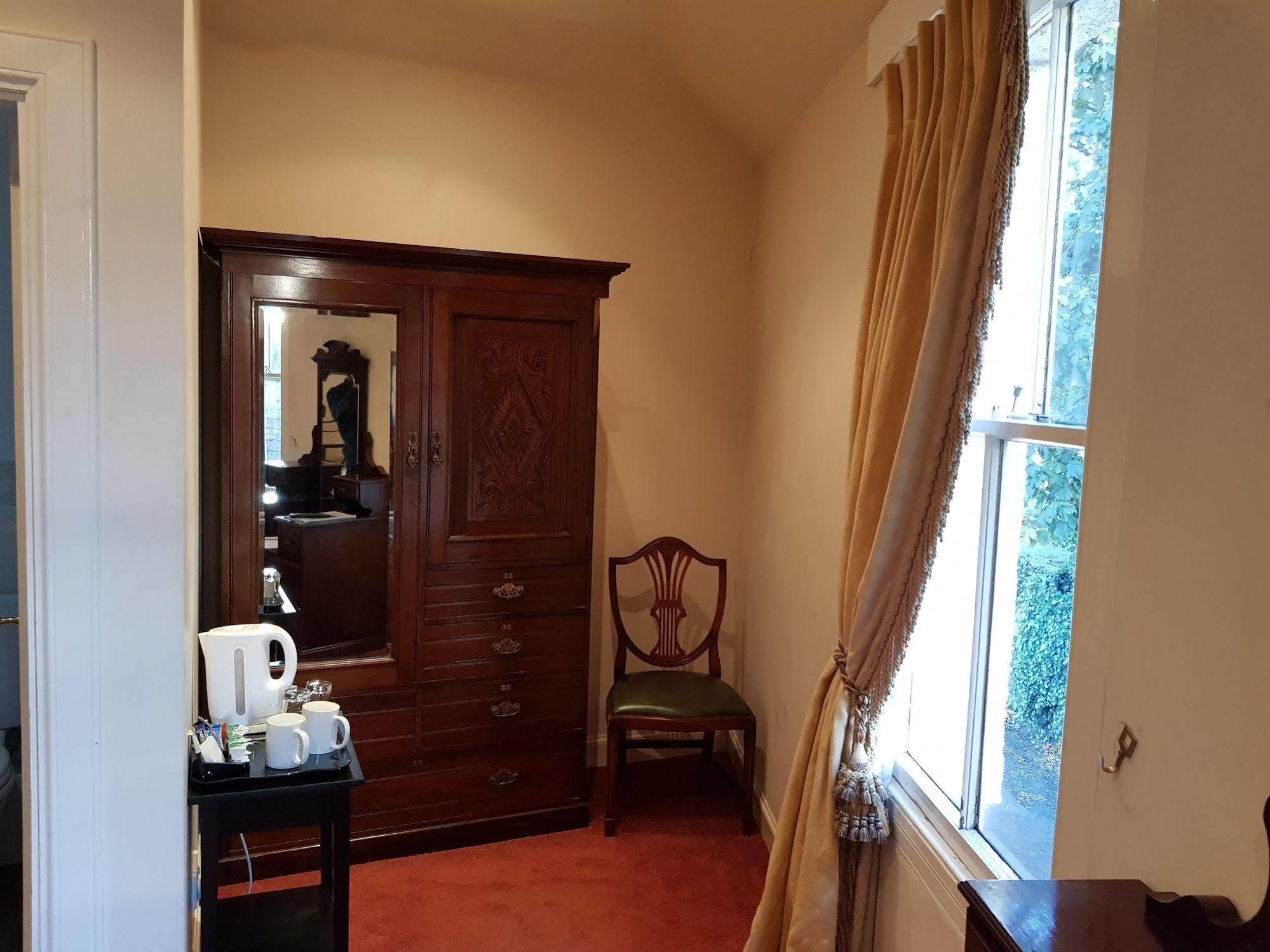 אדינבורו Cedar Inn מראה חיצוני תמונה