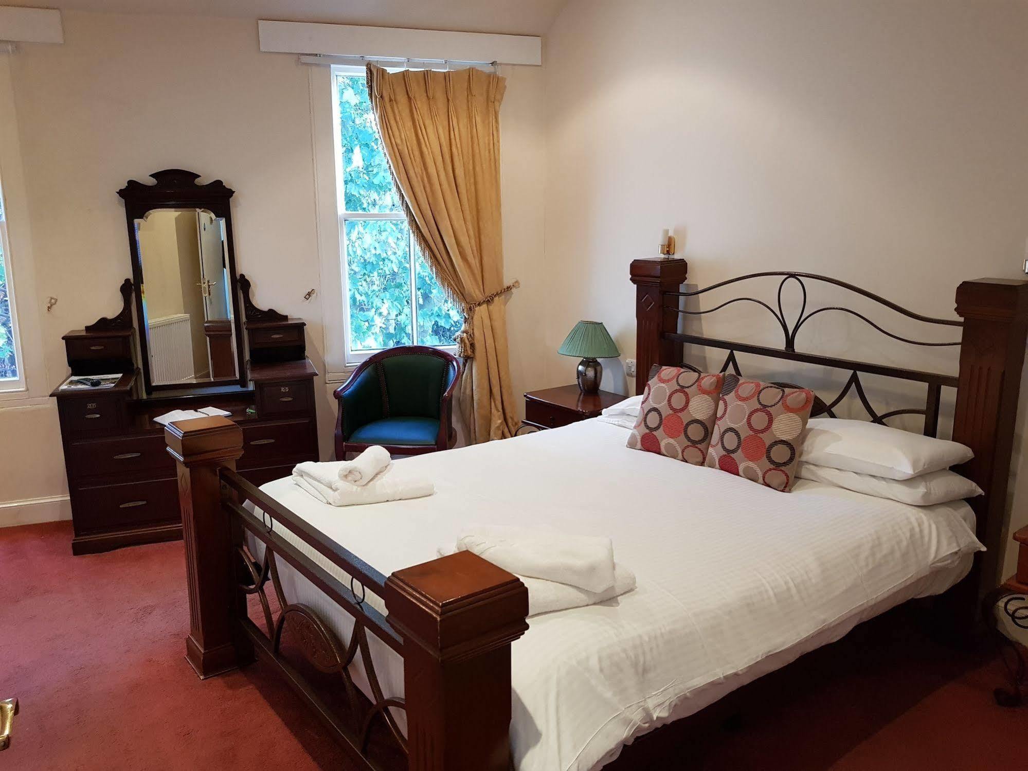 אדינבורו Cedar Inn מראה חיצוני תמונה
