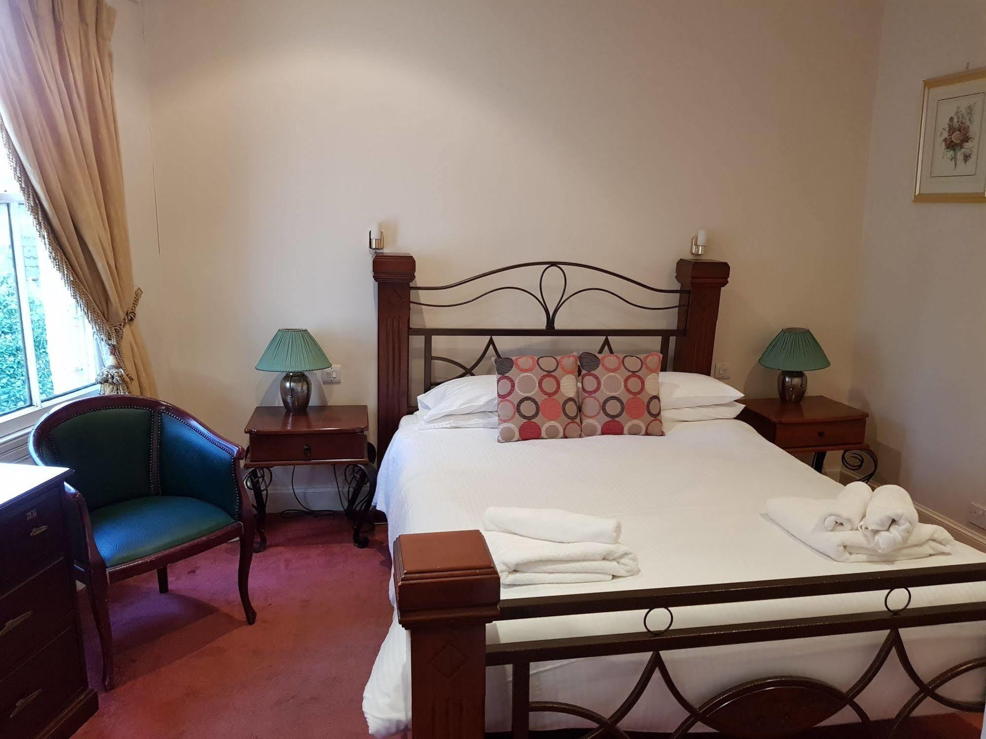 אדינבורו Cedar Inn מראה חיצוני תמונה